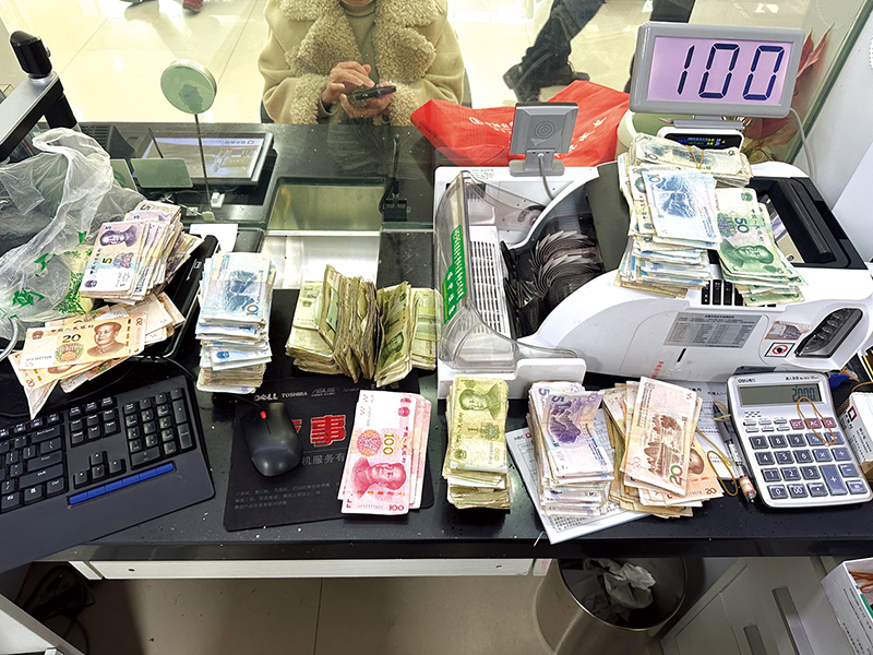 克服困難為客戶解決問題，湖北銀行咸寧淦河支行——耐心服務有溫度? 零鈔兌換獲贊許