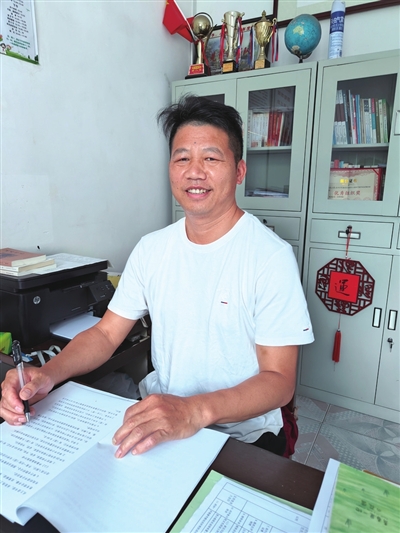 黃建武：三十余載教育情