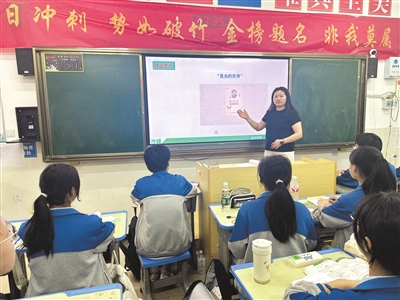 扎根教育沃土　靜待花開有聲 —— 記咸寧市高新實(shí)驗(yàn)外國語學(xué)校教師黃瓊