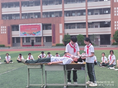 學(xué)習(xí)校史故事 演繹紅色經(jīng)典 咸寧溫泉中學(xué)閱讀活動(dòng)出新意
