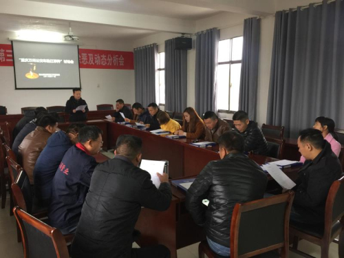 11月7日，國學老師譚品騰就重慶公交車墜江事件與社區服刑人員展開熱烈討論.jpg